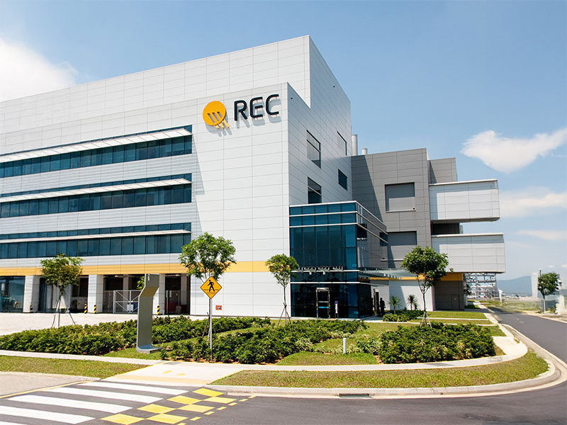 Tấm pin năng lượng mặt trời REC Solar