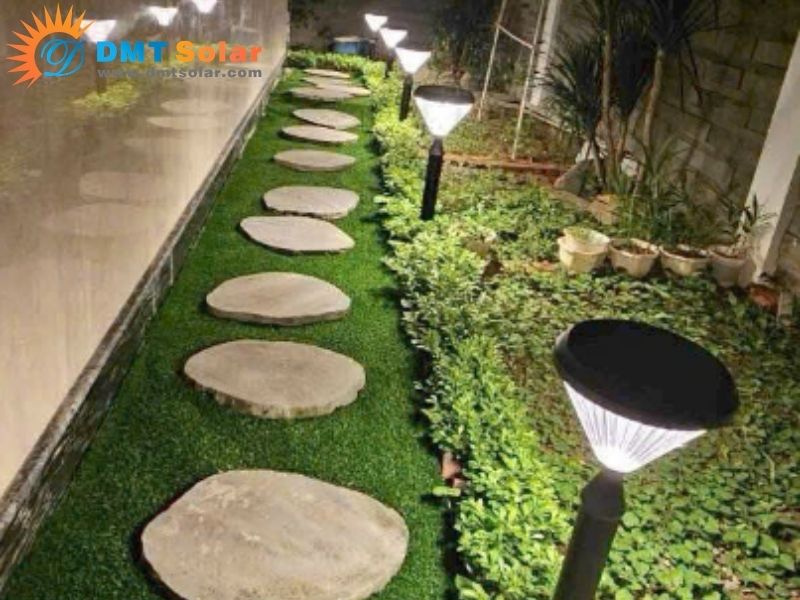 Đ&egrave;n cắm cỏ/ cắm đất năng lượng mặt trời cho s&acirc;n vườn nhỏ