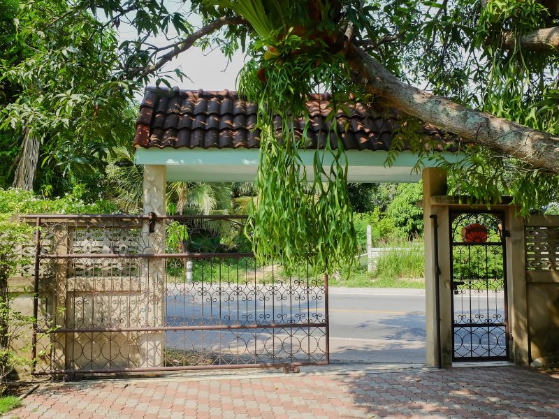 Phong thủy trước cổng nh&agrave;