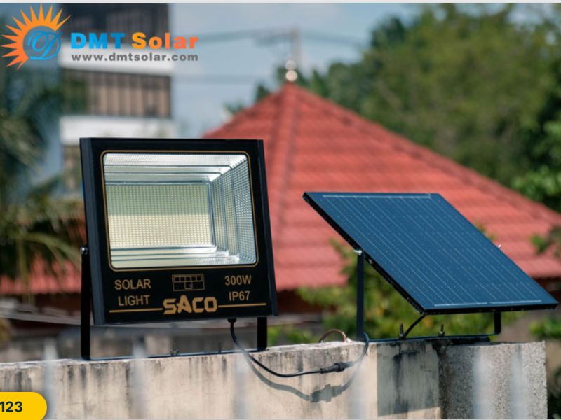 Đèn pha năng lượng mặt trời 300W Saco
