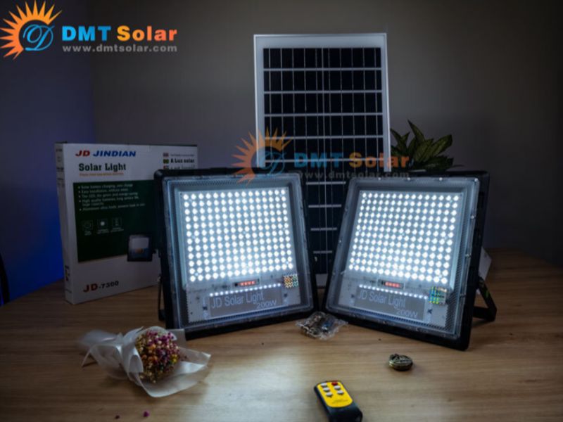 DMT Solar cung cấp đ&egrave;n NLMT ch&iacute;nh h&atilde;ng c&ugrave;ng linh kiện chất lượng