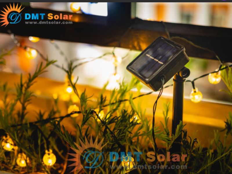 Đ&egrave;n trang tr&iacute; ban c&ocirc;ng năng lượng mặt trời 