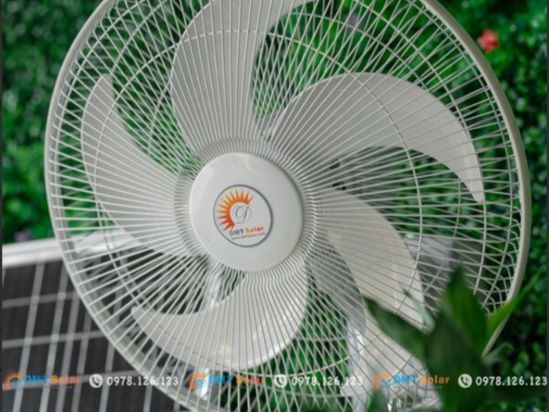 Thường th&igrave; quạt NLMT c&oacute; thể d&ugrave;ng li&ecirc;n tục trong khoảng 5-10 tiếng