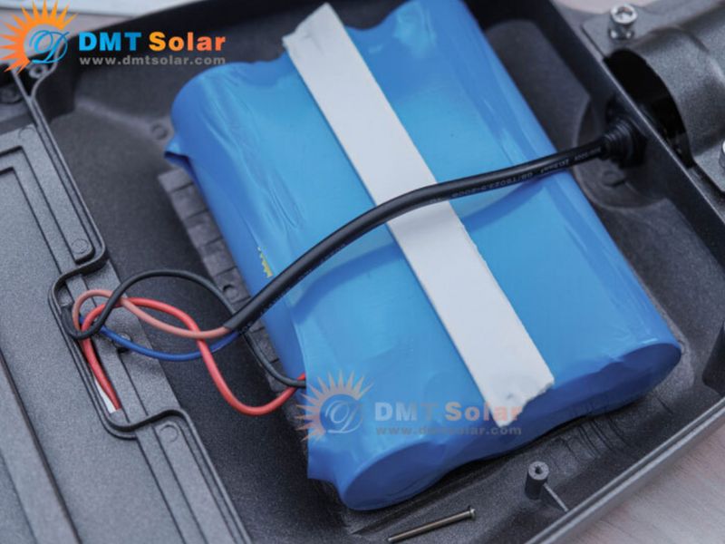 So s&aacute;nh tuổi thọ pin đ&egrave;n NLMT