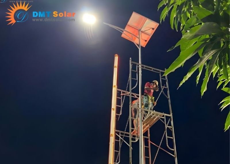 Lắp đặt đ&egrave;n năng lượng mặt trời tại Vinhomes Grand Park Quận 9