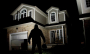Cách bảo vệ ngôi nhà của bạn bằng cách sử dụng đèn chiếu sáng